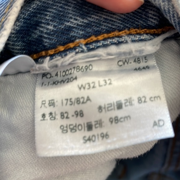 Levi’s Denim Cutoff Shorts - Picture 5 of 9